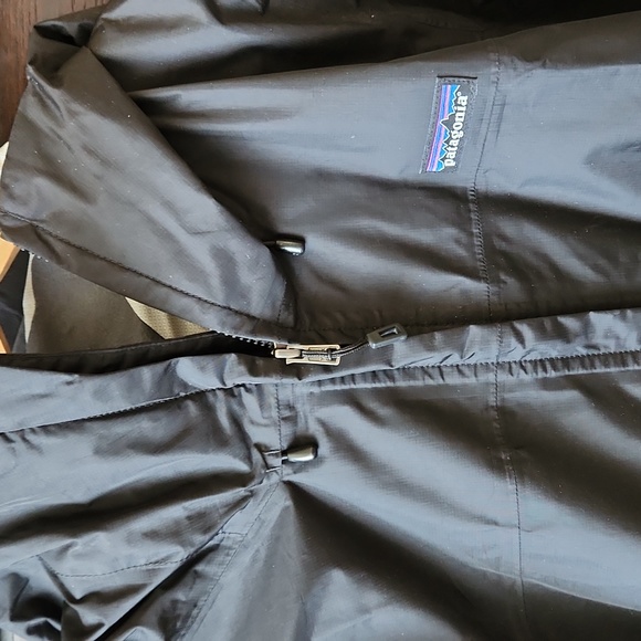 Patagonia women's Torrentshell jacket - Picture 2 of 6